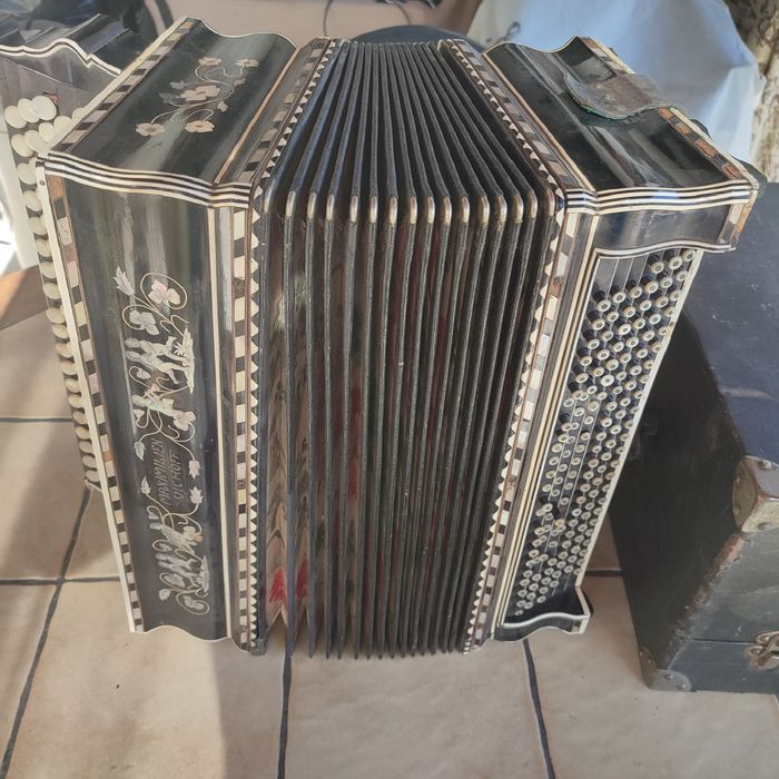 Стар антикварен акордеон Maximilien Vichoff