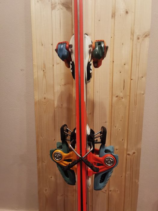 Schiuri freeride noi Volkl Three