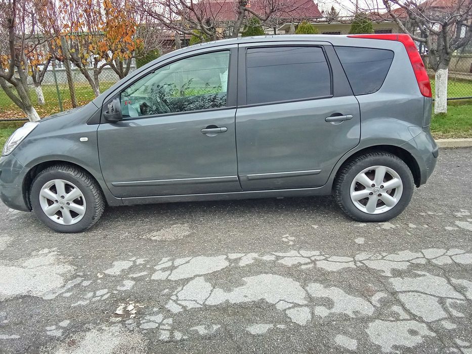 Лек автомобил Нисан Nоте