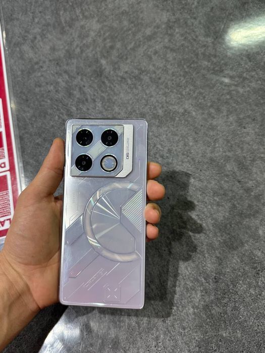 Infinix gt 20 pro 8/256gb sotiladi ful komplekt