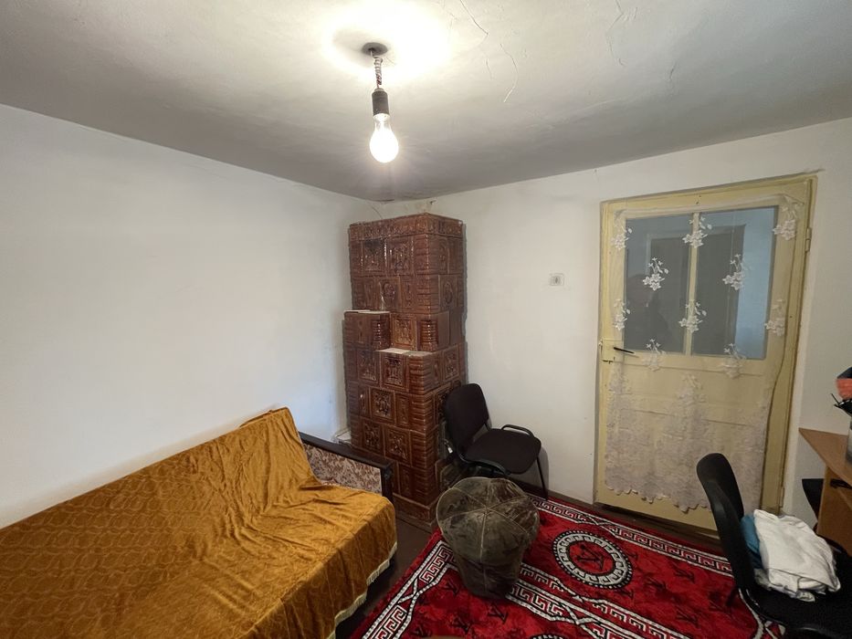Teren intravilan 1073mp si casa de vanzare Nanov