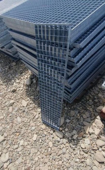 trepte zincate galvanizate