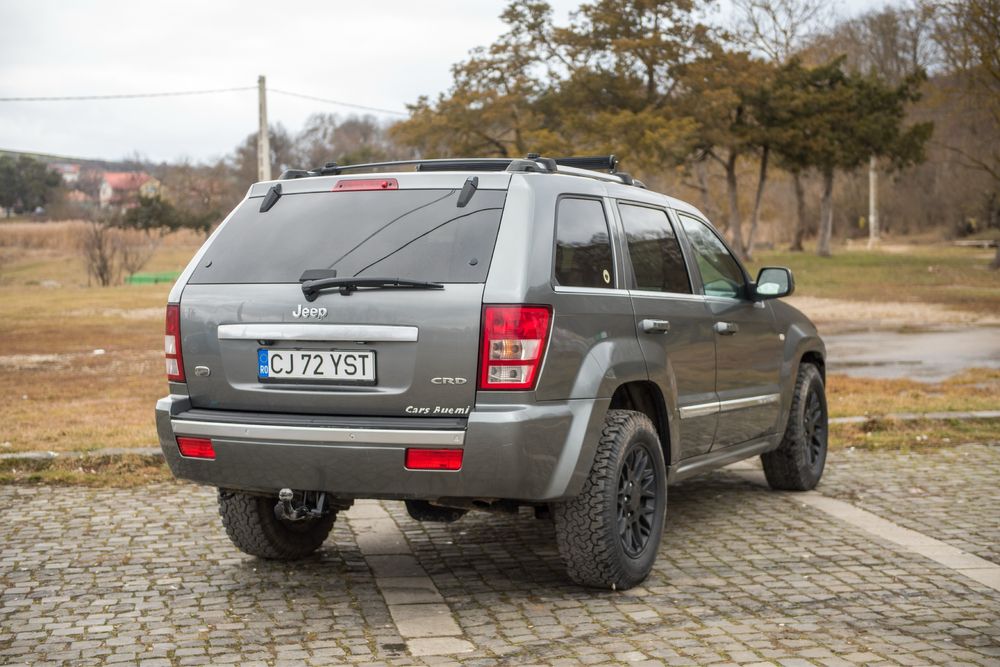 Vand Jeep Grand Cherokee 3.0 V6 accept si unele schimburi.