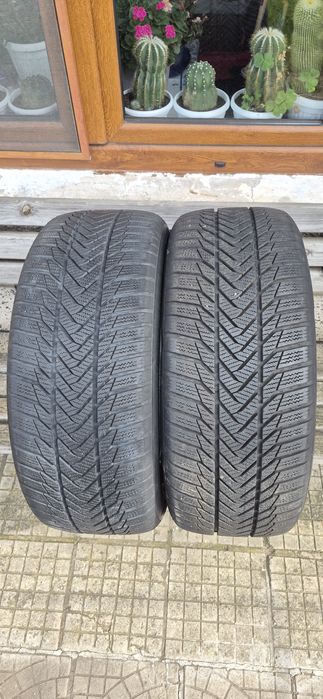 Продавам 2броя гуми ESA+TECAR в размер 235/55/R17 dot-3622