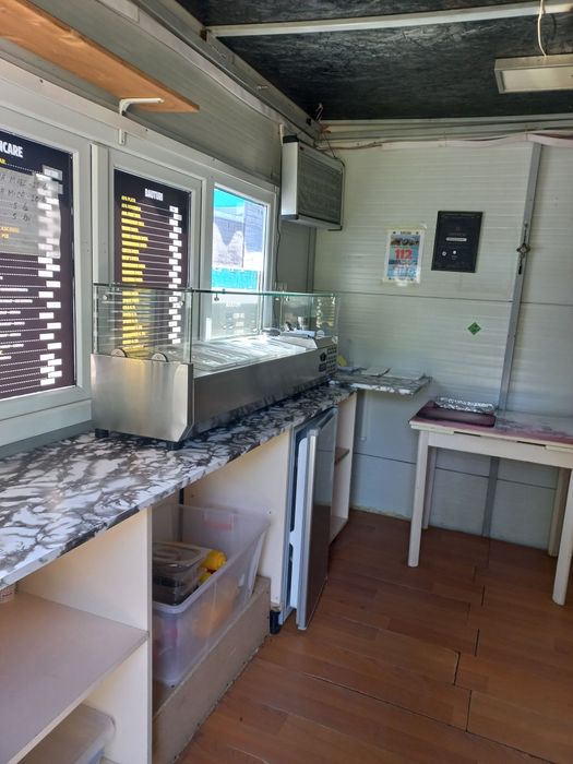 Vând rulota fast-food compet utilata