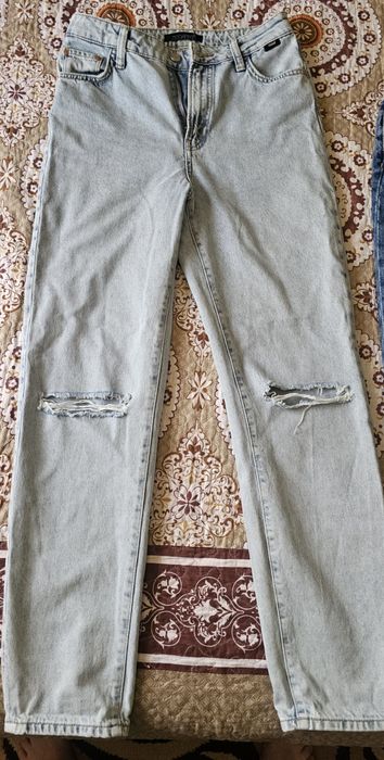 Стильные женские джинсы