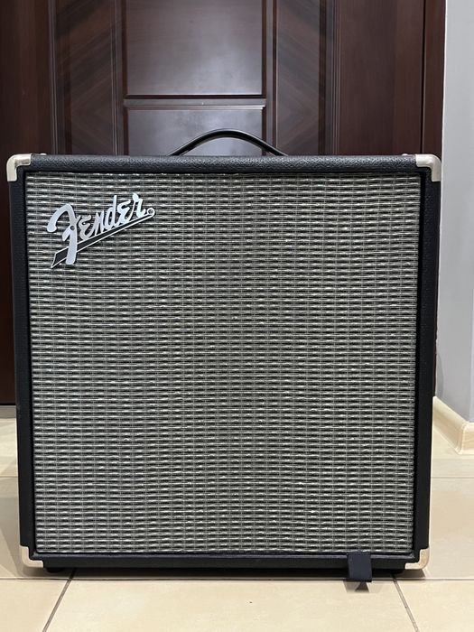 Fender Rumble 40 V3 Бас комбо