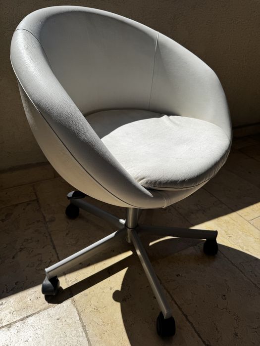 Scaun rotativ piele ecologica