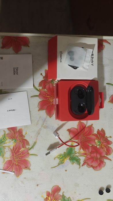 OnePlus buds v наушники