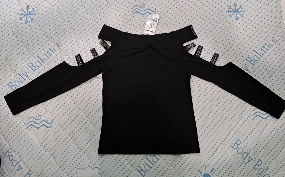 Дамска блуза с камъчета, размер "S", памучна материя.