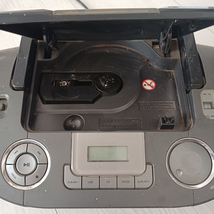 Vând radio CD soundmachine AZ 1834