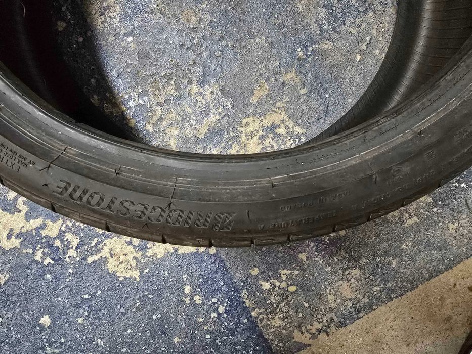 Anvelope / cauciucuri  BRIGESTONE 235 35 R19 vara RUNFLAT (cu steluta)