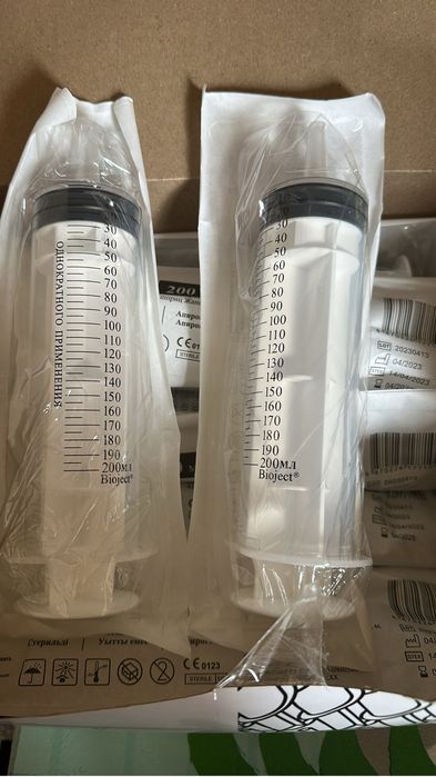 Продам шприцы Жане   200 мл