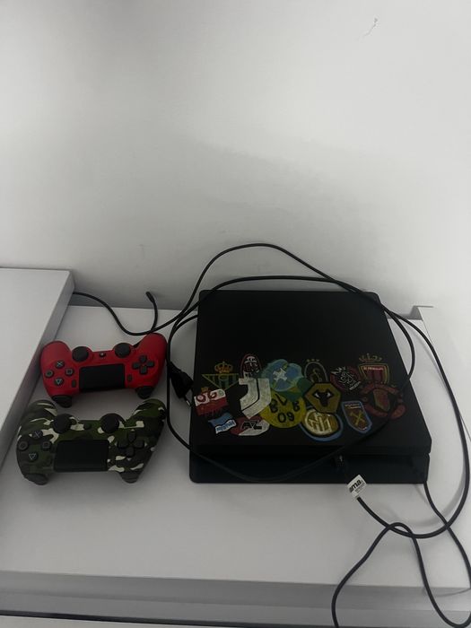 playstation 4 2 controalere+ 2 incarcatoare