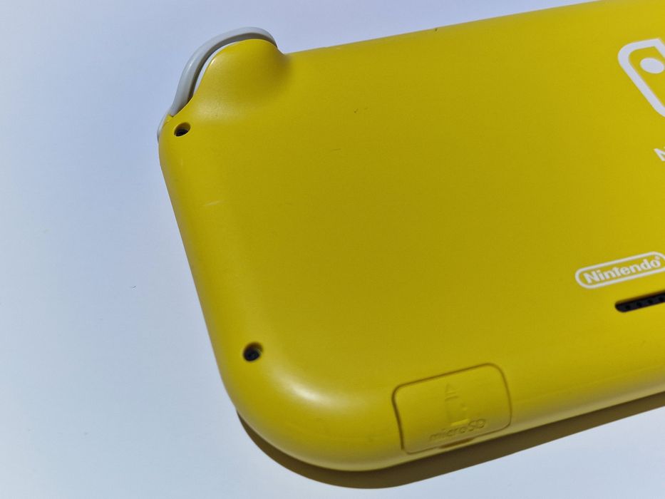 Nintendo Switch Lite (Жълт)