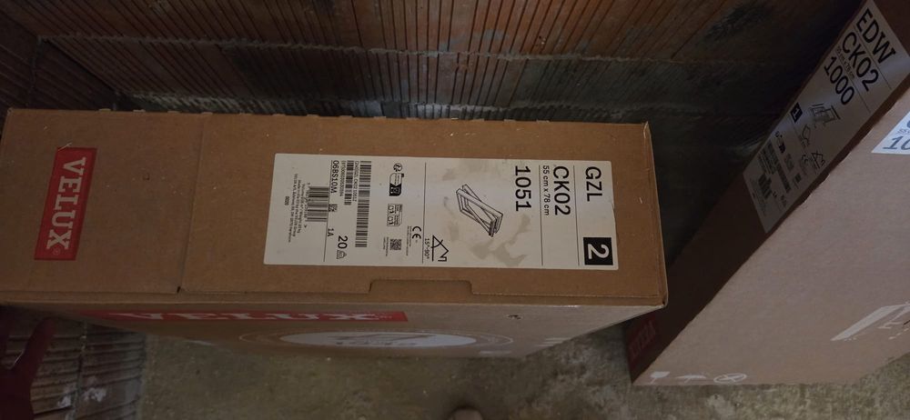 Vand geam Velux nou in cutie 55 ×78 cu sistem electric