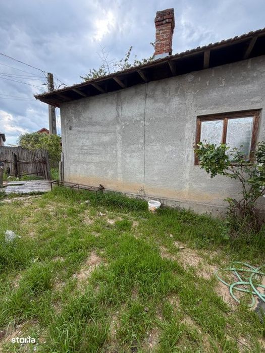 Casa de vanzare ,90 mp constructie ,teren 650mp ,str Rozelor,Filiasi