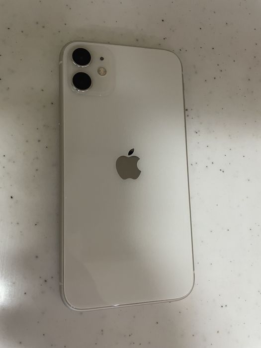 Продам телефон Айфон 11