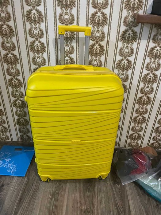 Продам чемоданы в хорошем состояний