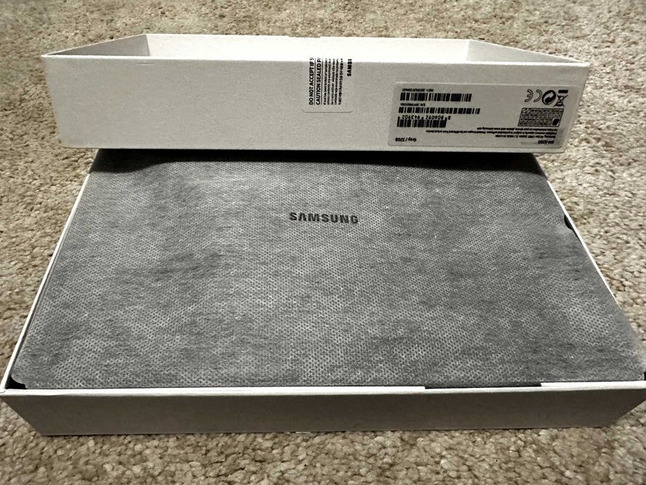 Tableta Samsung Galaxy A8, 32 Gb, WIFI si 4G, REDUS 45% Impecabila !