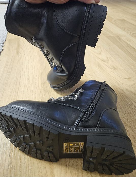 Cizmulițe îmblănite mărimea 30 –călduroase,cochete și gata de aventura