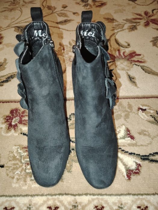 Spre vânzare haine de gala mărimea 44