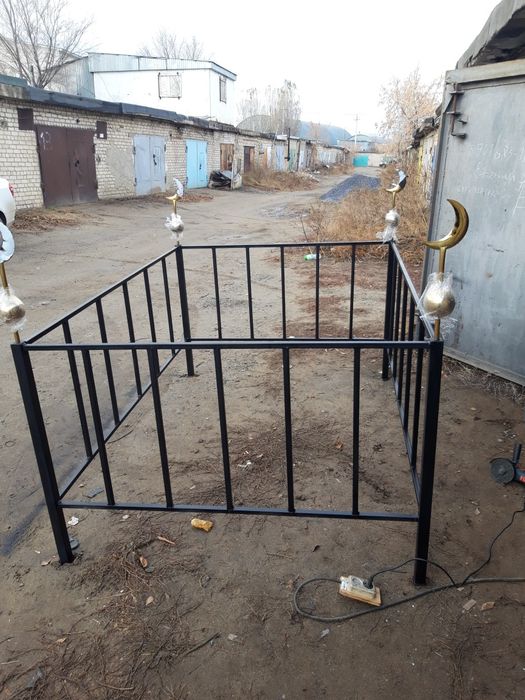 Оградки на кладбище