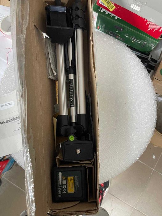 Nivela cu laser Bosch Quigo Plus cu linii in cruce, lumina rosie, cu autonivelare, 7 m, cu stativ
