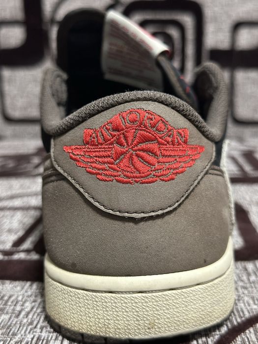 Travis Scott Jordan 1 low maro 42