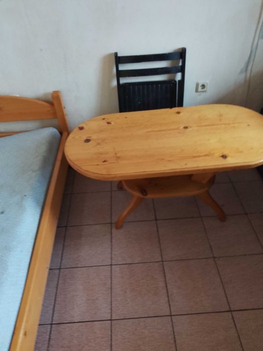 Продавам дървени холни маси