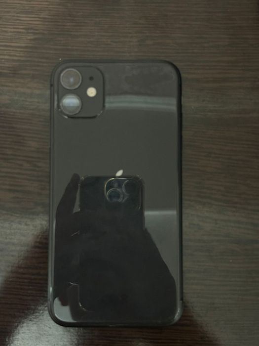 Продам айфон 11 каробка есть