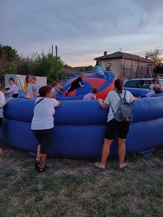 Надуваем  Батут.