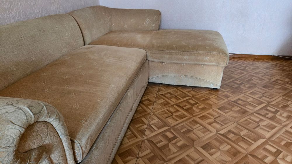 Продам угловой раскладной диван для гостиной