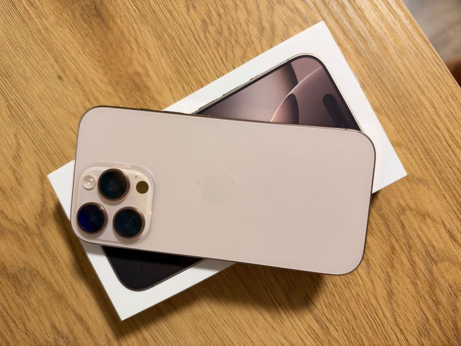 Продавам iPhone 16 pro 128 GB