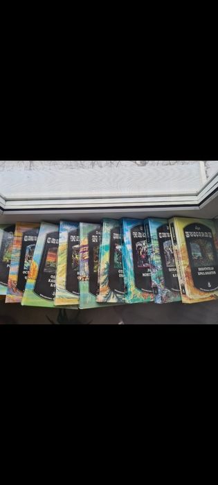 Продам книги "Библиотека приключений"