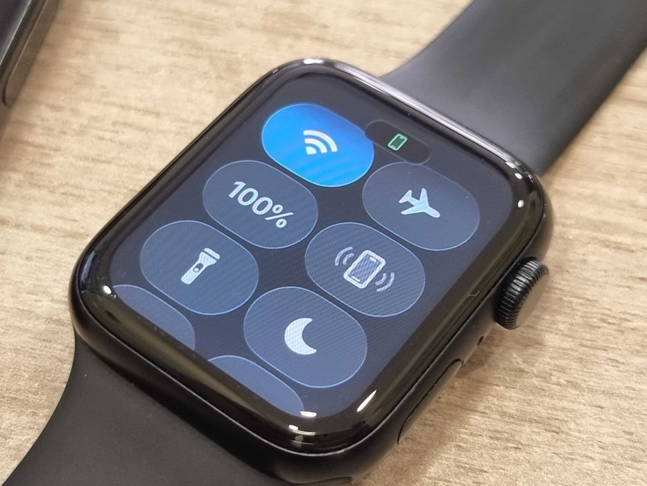 Apple watch SE 2 gen.  92% батерия