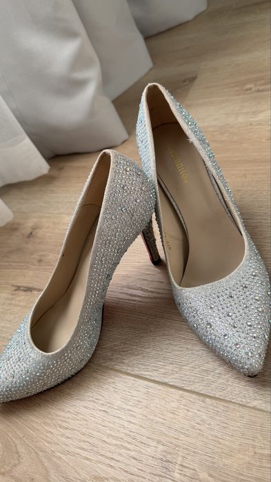 продам платья,туфли