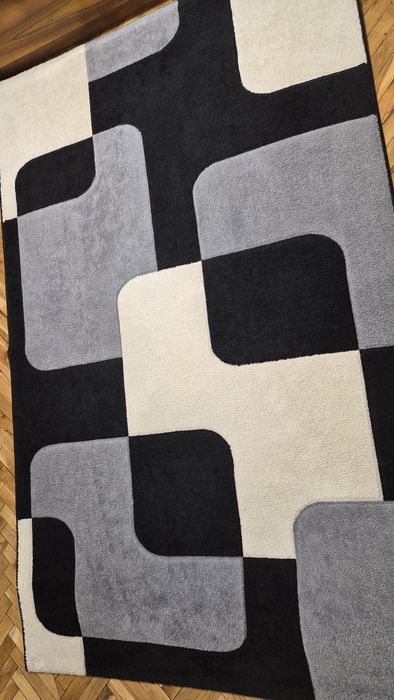 Продавам сиво бял вълнен килим 150/233