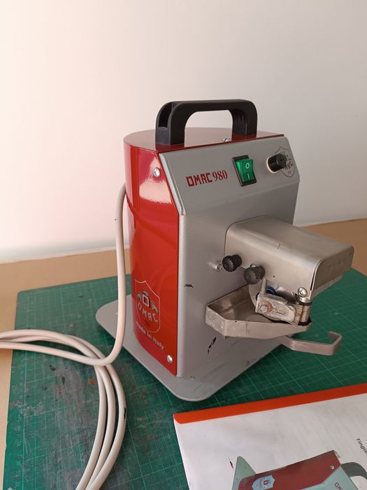 Masina de vopsit canturi  piele naturala