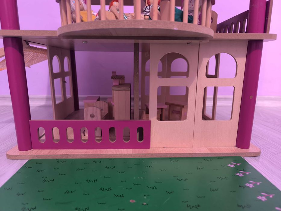 Детска дървена къща за кукли