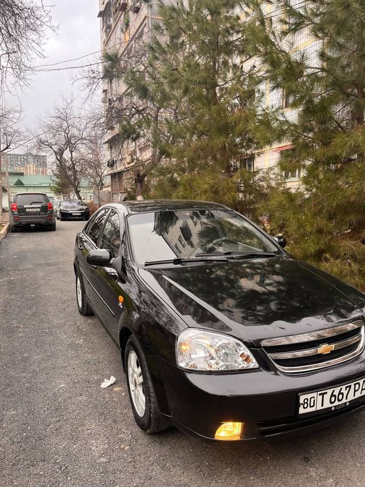 Срочна прадайотся ласети 2 паз2010 год.