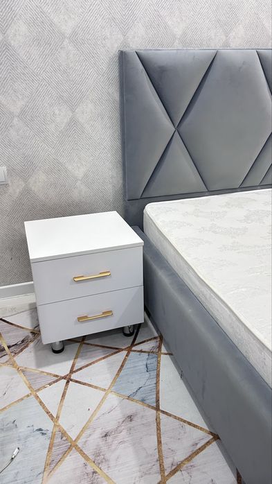 Продам кровать с тумбами