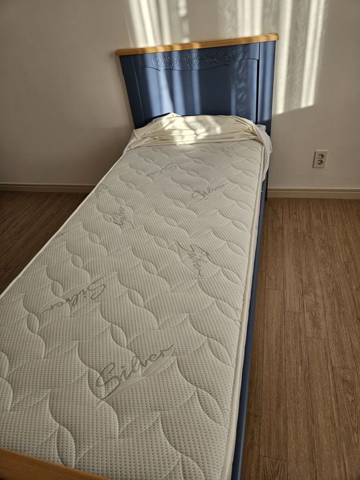 Продам кровать с матрасом