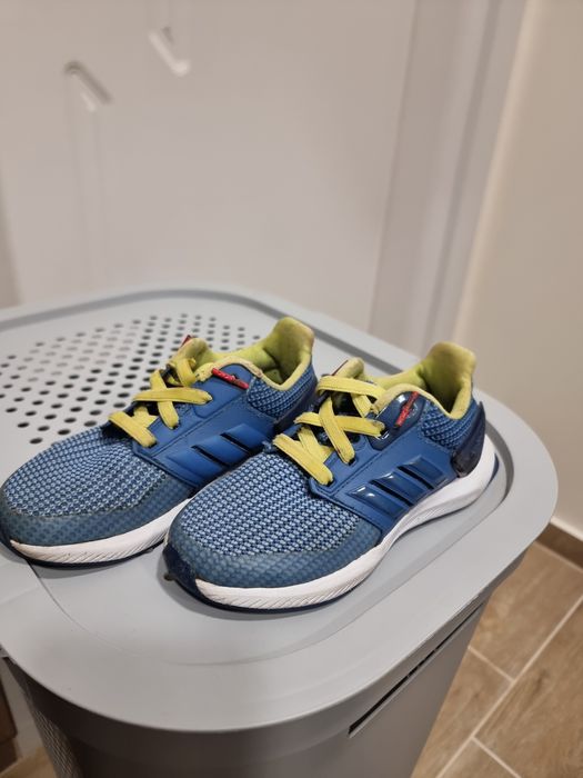 Маратонки Reebok и Adidas