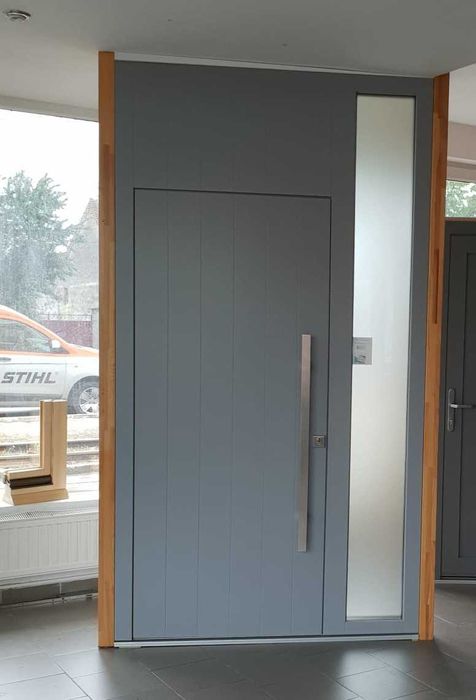 Usa de intrare din lemn stratificat