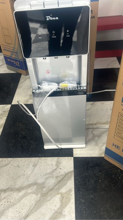 Кулер для воды диспенсер