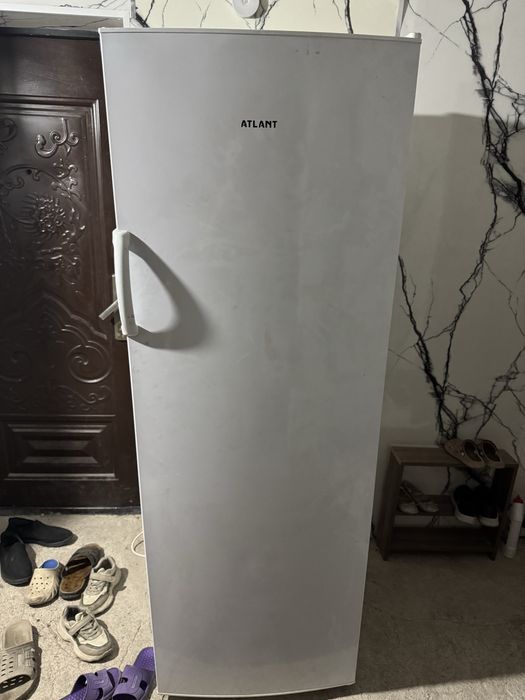 Продам морозильник Атлант 243 л