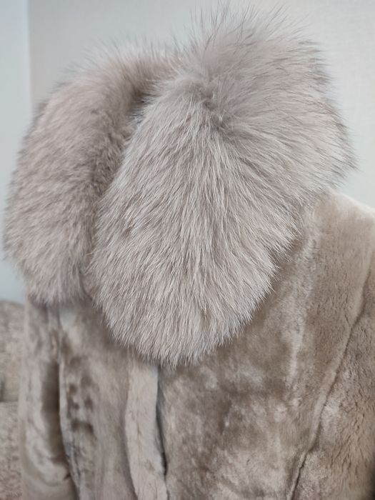 Шуба мутоновая с песцом 46рр