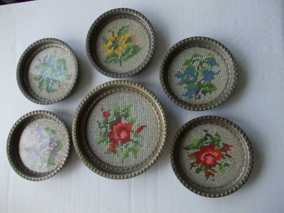 6 farfurii vechi din metal cu goblen