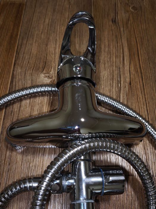 Смеситель для ванны